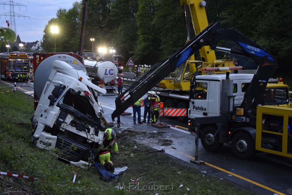 VU Gefahrgut LKW umgestuerzt A 4 Rich Koeln Hoehe AS Gummersbach P473.JPG - Miklos Laubert